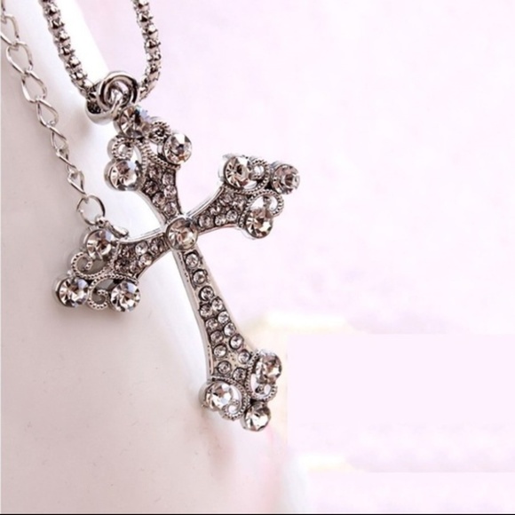 Crystal Cross Sweater Chain - Picture 4 of 5